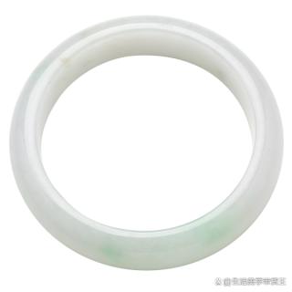 玉手镯哪款适合送礼?精选翡翠和和田玉手镯推荐,品质与美感兼具