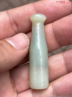 清代和田青白玉烟嘴
