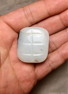 和田白玉籽料黑皮龟背
