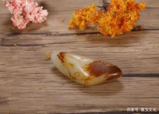 你进来,我给你好好讲讲最贵的和田玉籽料