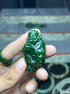 碧玉菠菜绿财神小吊坠