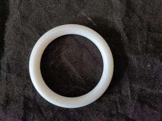 标的31-2:和田玉手镯1个,圈口约62.4mm